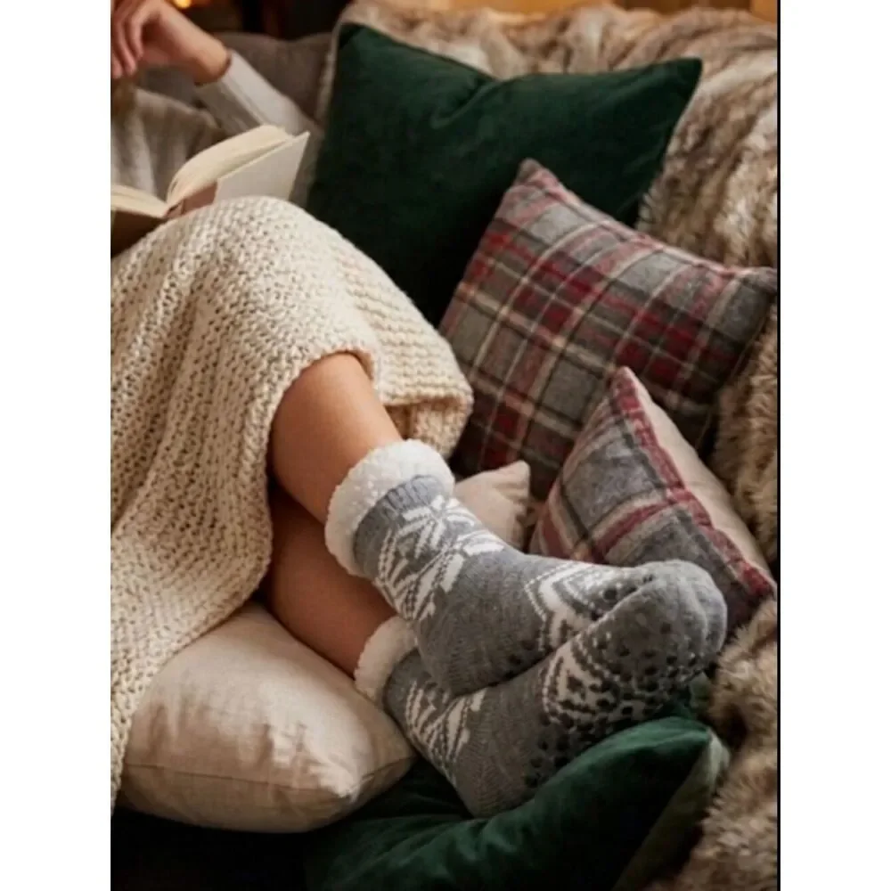 Winter Wishes Slipper Socks One Size NWT